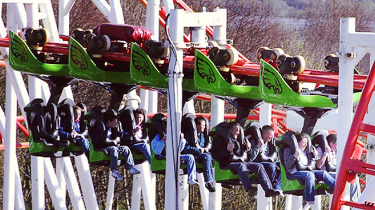 Atracción Tsunami del parque temático Motherwell, en Escocia