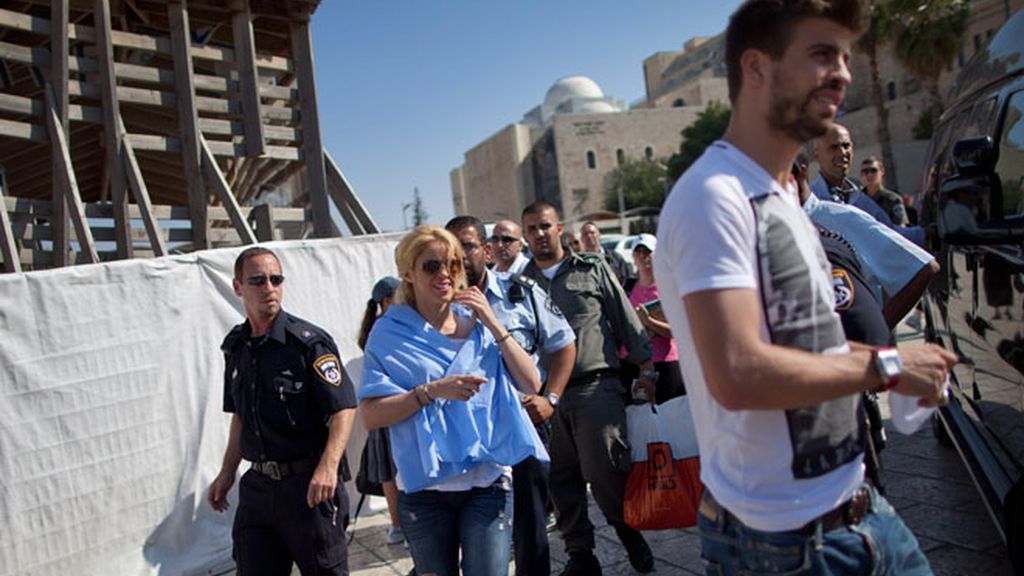 Shakira y Piqué pasan de vacaciones en la playa y visitan Jerusalén