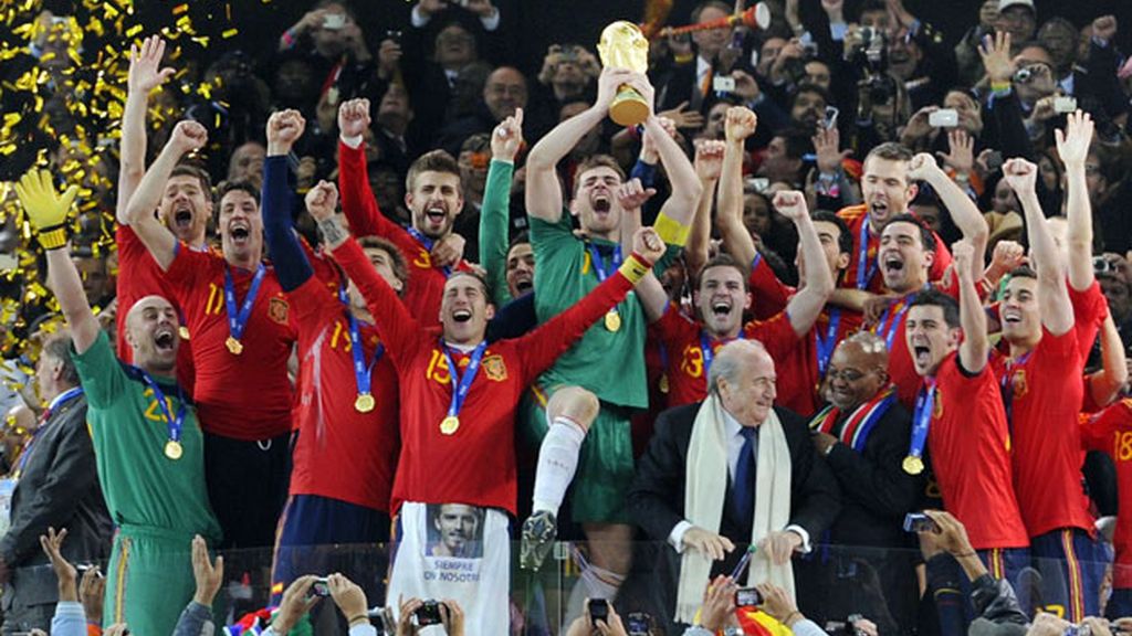 2010: Iniesta nos borda la primera estrella en el pecho