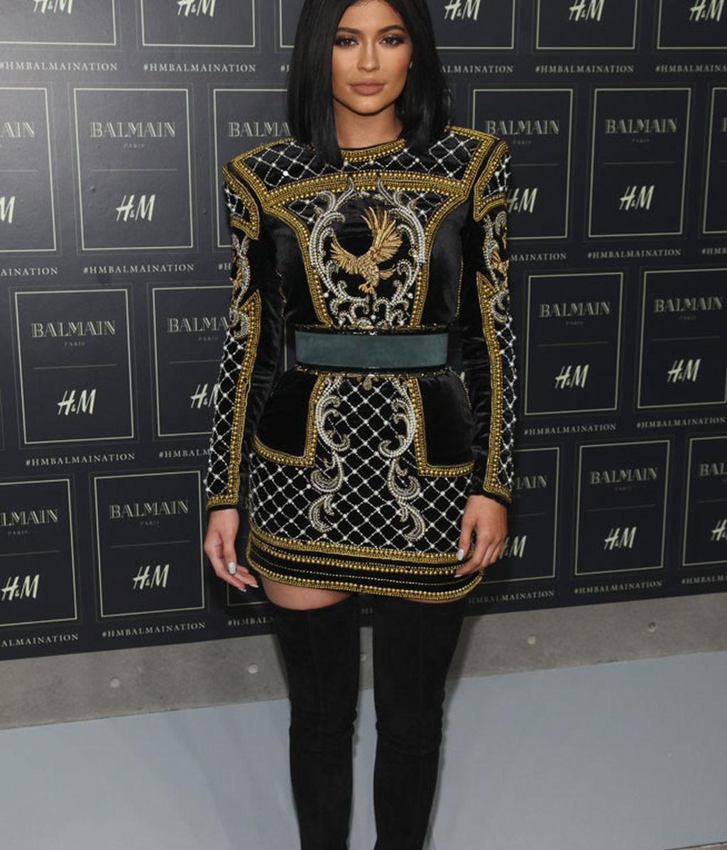 Kylie Jenner, con vestido de terciopelo de 499€