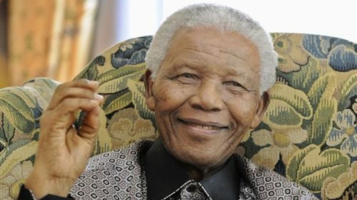 Mandela se recupera "muy bien" en el hospital, según uno de sus nietos