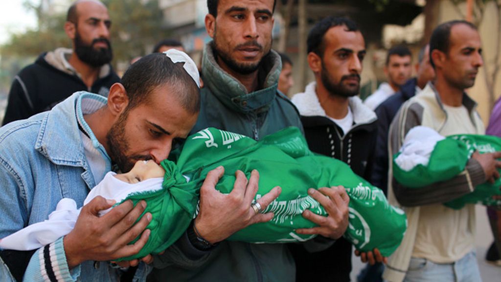 Israel aumenta su ataque por tierra y mar contra Gaza