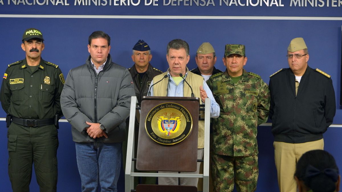 Juan Manuel Santos anuncia que suspende el proceso de paz con las FARC tras el secuestro de un general