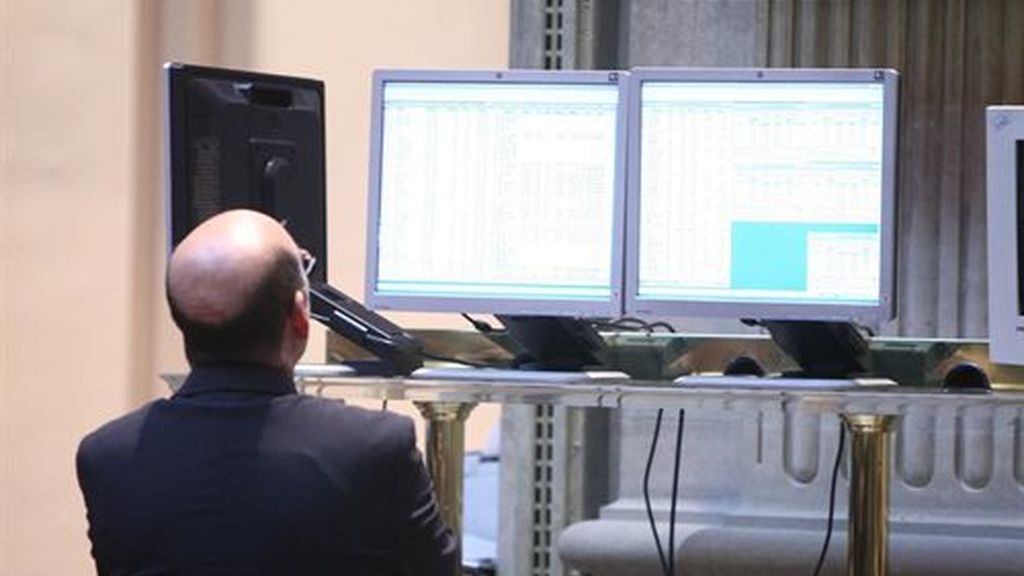 A pesar del desplome el selectivo logró moderar el descenso al cierre de la jornada, ya que llegó a superar el 6% de caída.