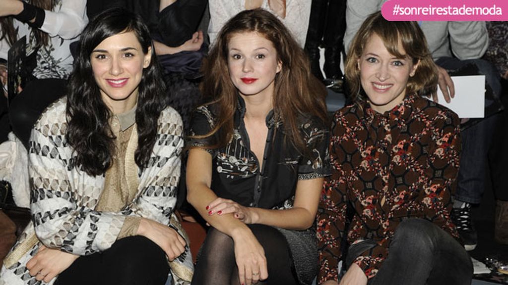 Actrices en el desfile de Ailanto