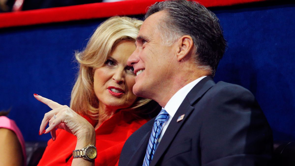 Mitt Romney junto a su esposa Ann