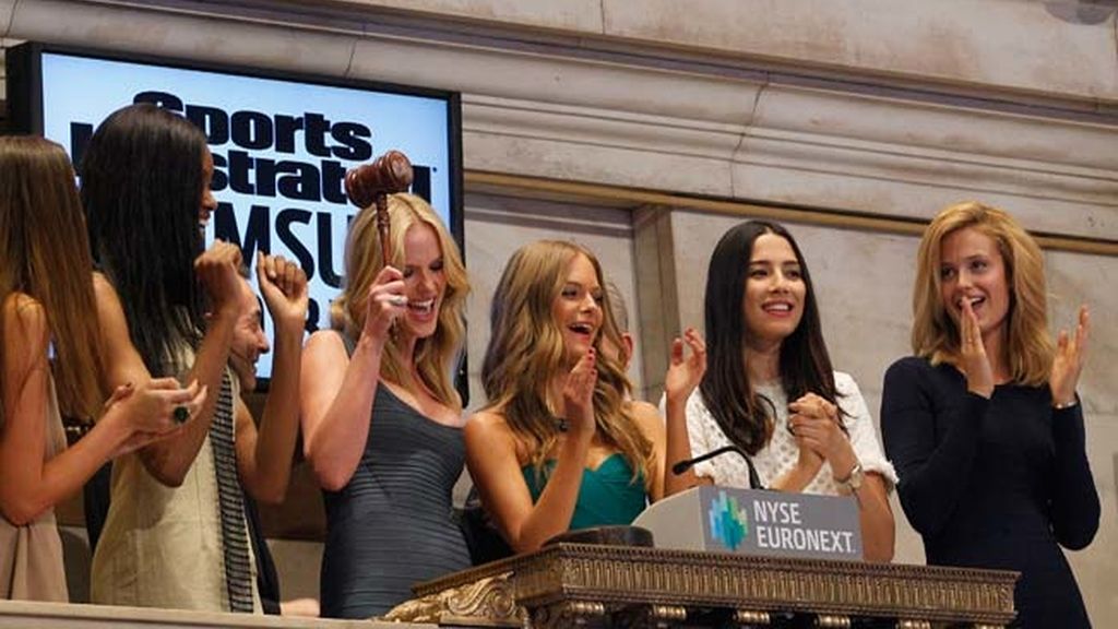 Las chicas de Sports Illustrated revolucionan la Bolsa de Nueva York