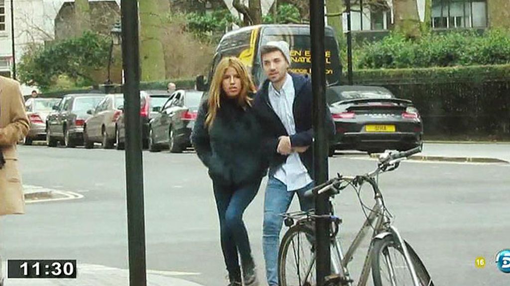 Chabelita y su chico pasearon por la capital británica sin el pequeño Alberto