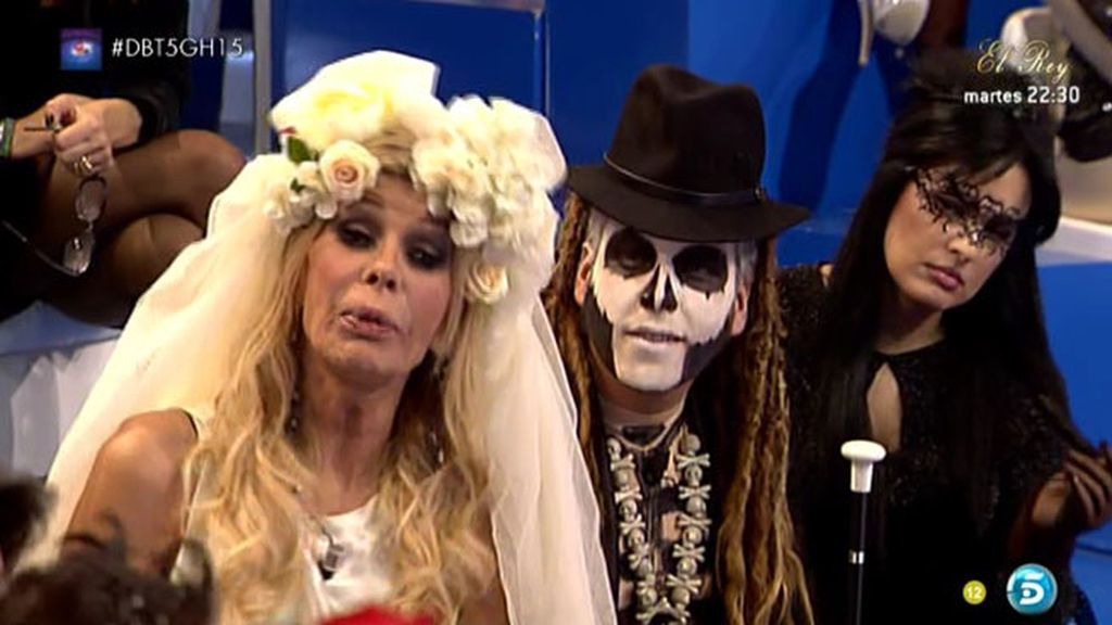 Las gradas del debate celebran Halloween
