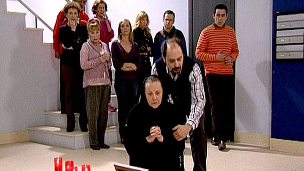 Un trío, una asistenta y una lluvia de coliflores