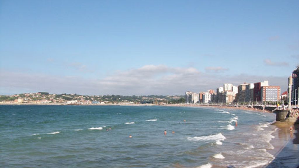 Playa de San Lorenzo, en Gijón