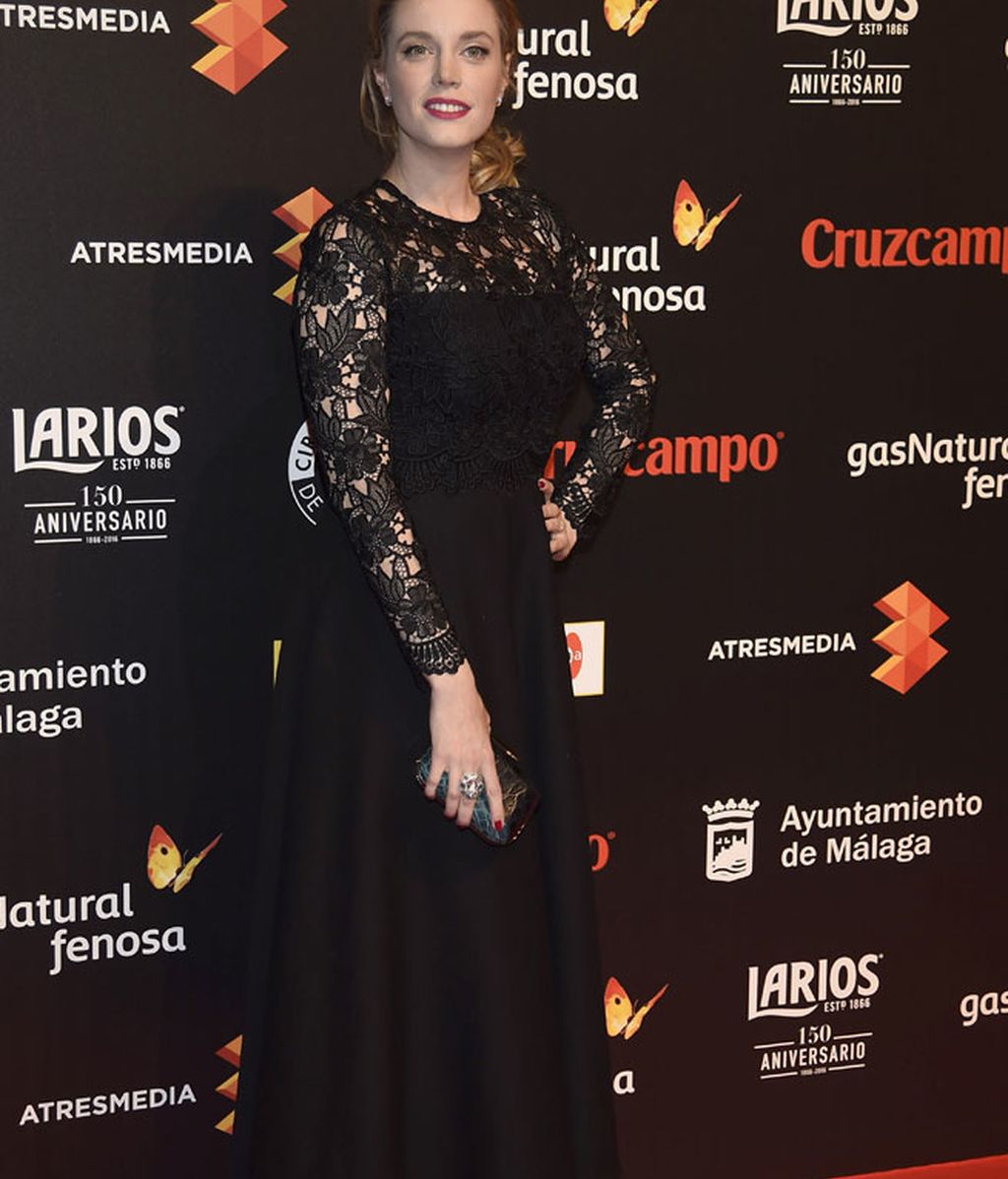 Carolina Bang apostó por el negro y el encaje