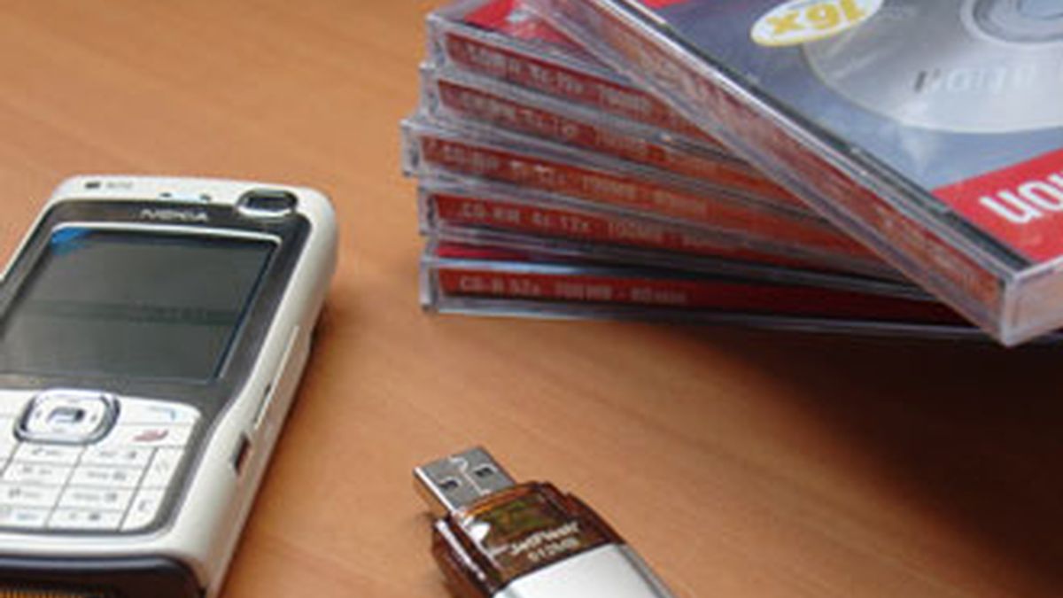 Los CD y los DVD estan gravados con un canon digital de 0,17 y 0,44 euros respectivamente. Foto: InformativosTelecinco.com