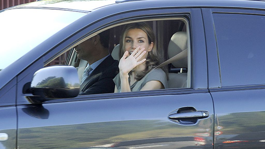 Vuelta al cole de las infantas Leonor y Sofía, con Letizia al volante