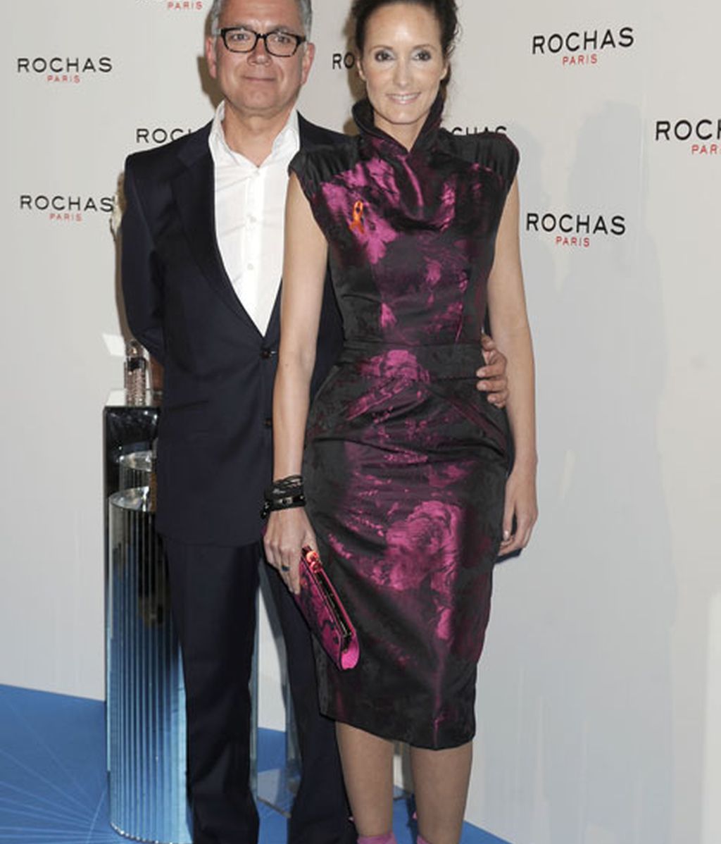 El periodista Juan Ramón Lucas y la modelo Sandra Ibarra, muy elegantes