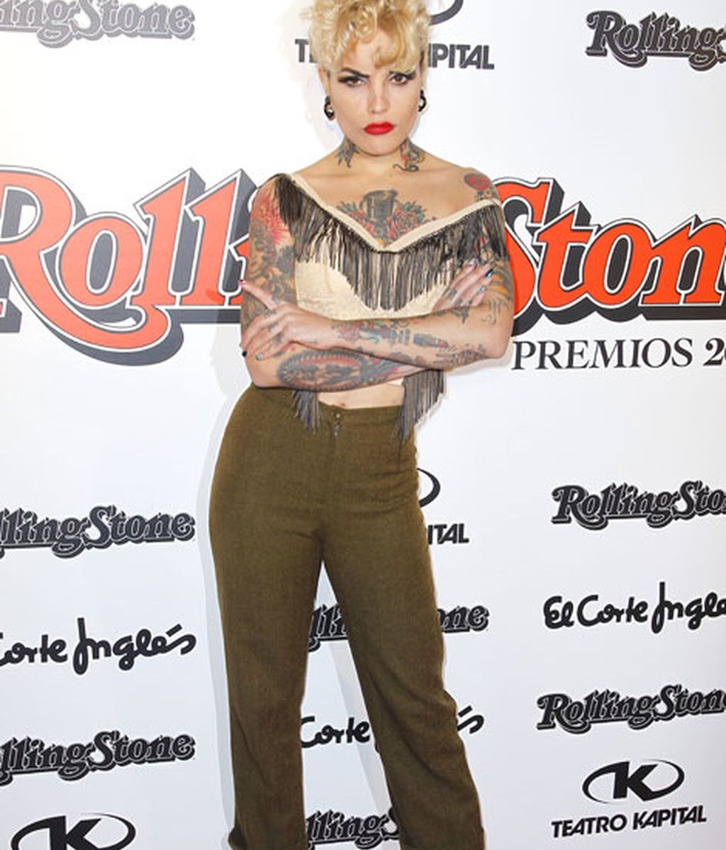 Vinila Von Bismark con unos pantalones verdes