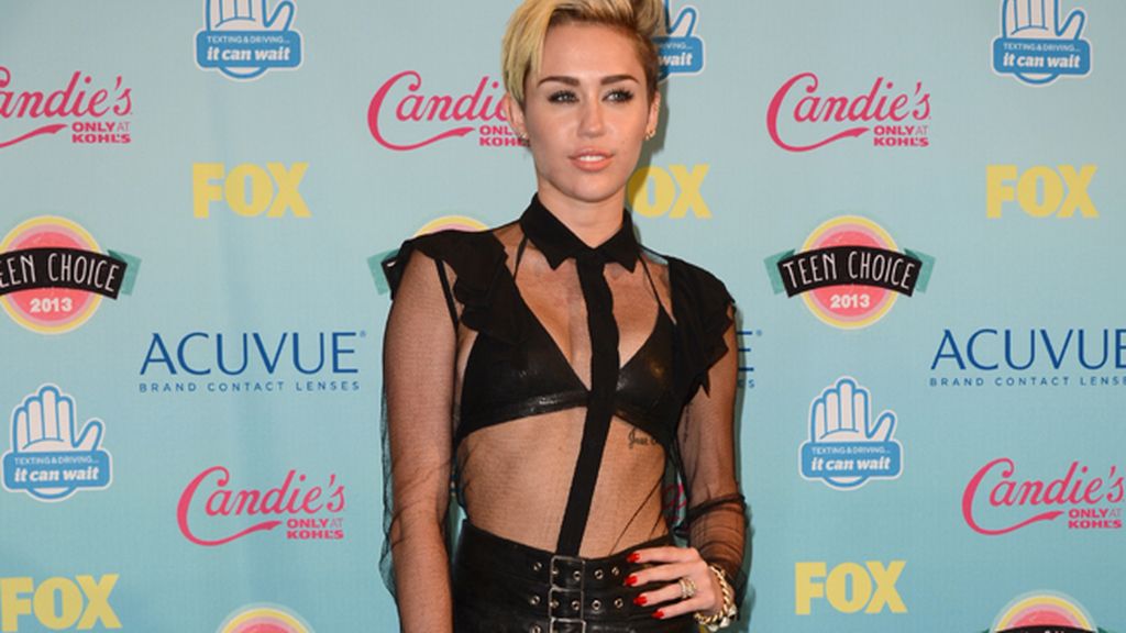 Shailene Woodley, Miley Cyrus y Selena Gomez presentes en la gala