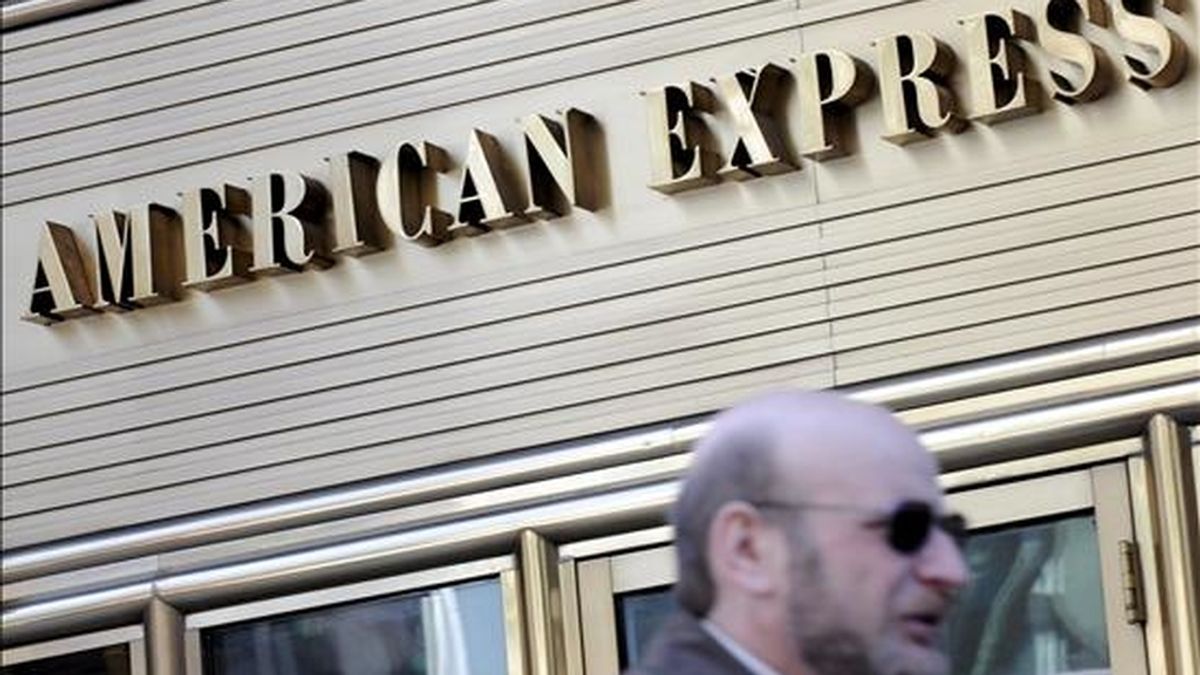 En su división de servicios con tarjetas de crédito,  American Express registró una pérdida neta de 25 millones de dólares, frente a un resultado positivo de 523 millones hace un año. EFE/Archivo