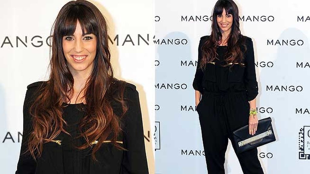 Almudena Cid lució un mono negro y bolso a juego