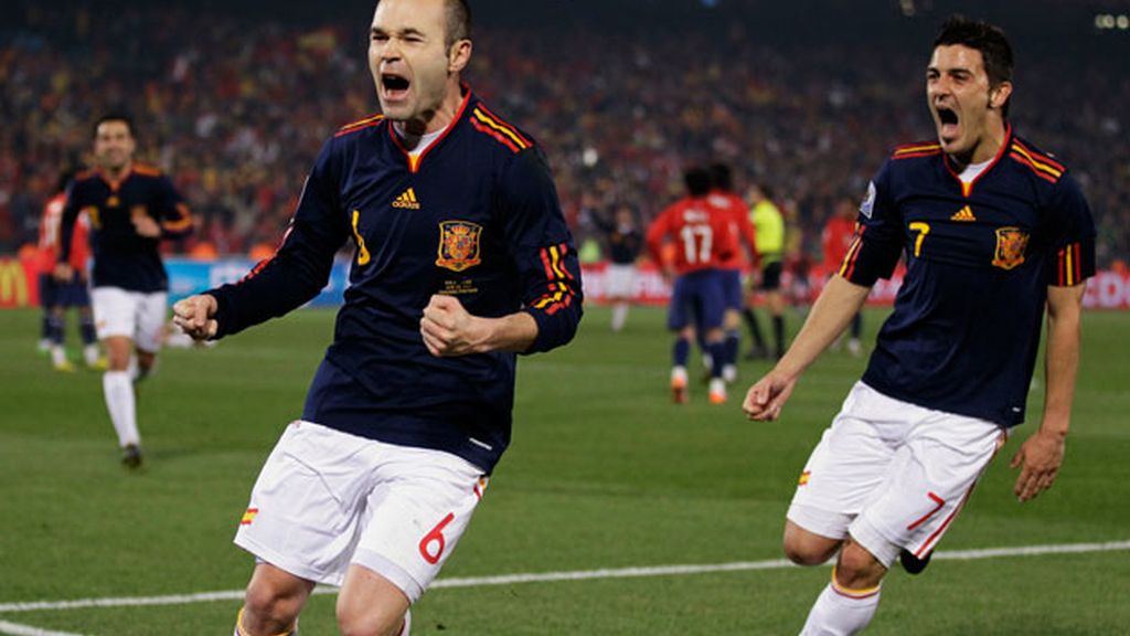 2010: Iniesta nos borda la primera estrella en el pecho