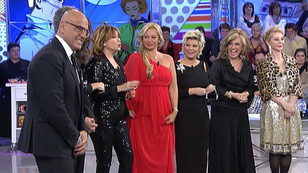 Los colaboradores de 'Sálvame' despiden el año con sus mejores galas