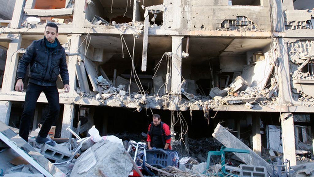 Israel aumenta su ataque por tierra y mar contra Gaza