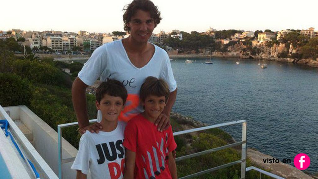 En su Manacor natal, con sus primos