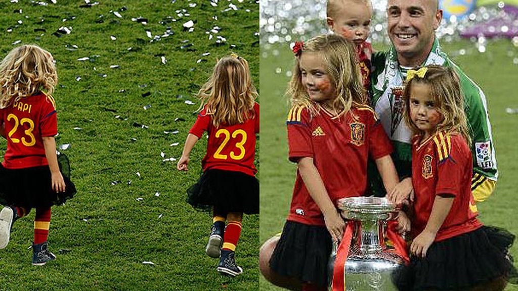Reina con Luca, Grecia y Alma, sus tres hijos
