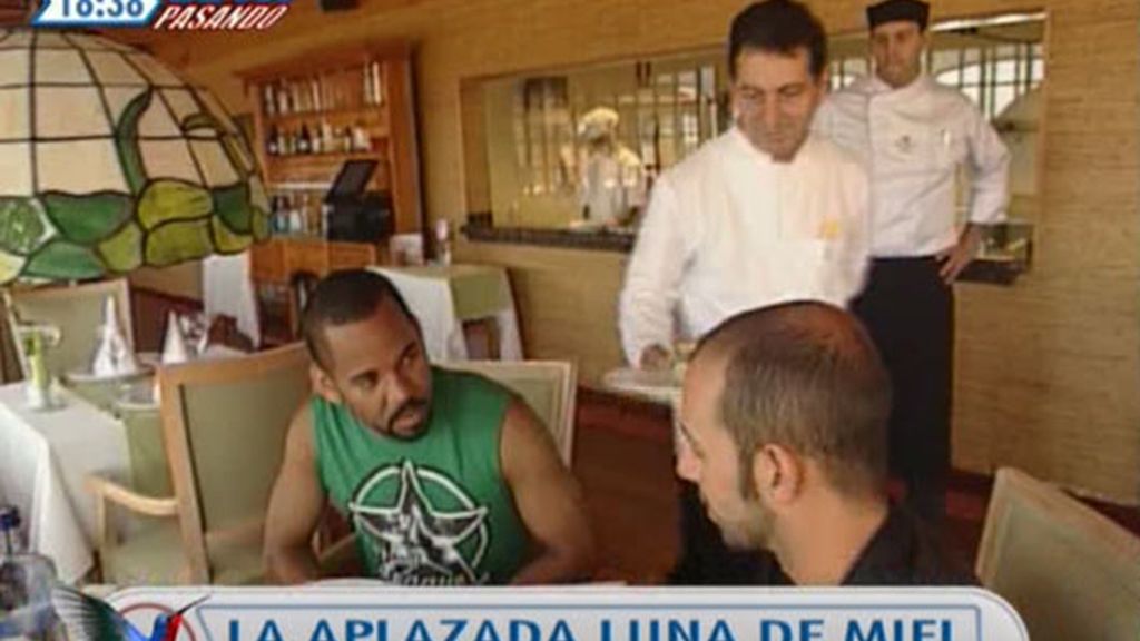 La aplazada luna de miel de Chipper y su marido