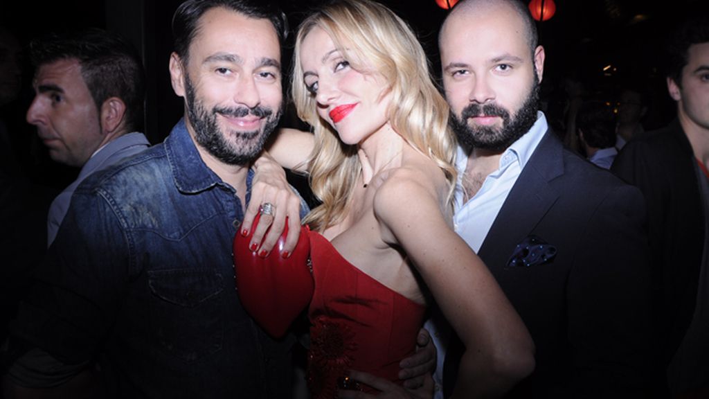 El diseñador Juanjo Oliva, Clara Courel y JAvier de Juanan