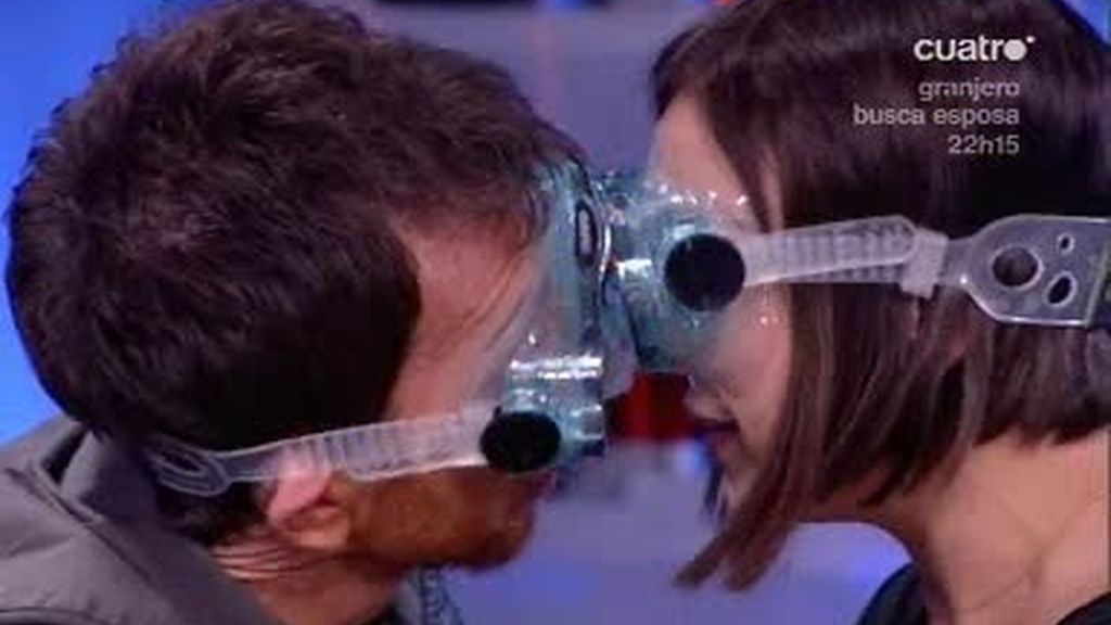 Chenoa y Pablo Motos se dan un beso en la boca