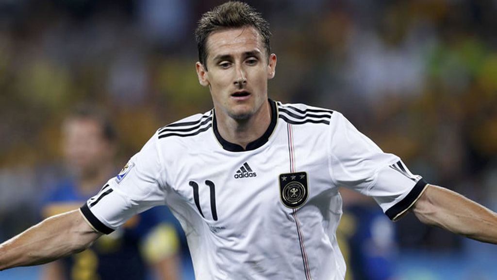D ) Klose, el segundo...(Alemania)
