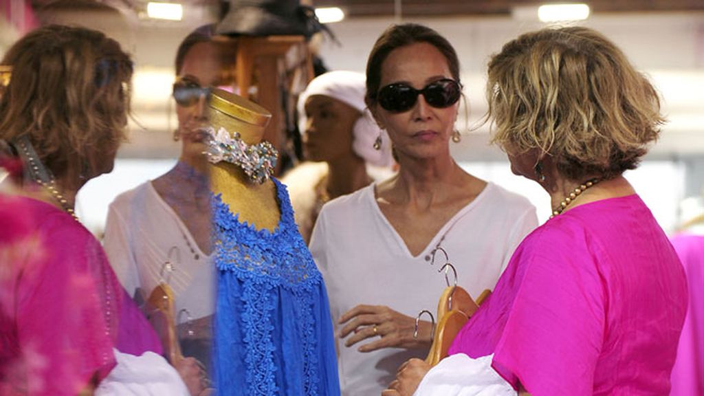 Isabel Preysler y Tamara Falcó disfrutan de la isla con unas amigas