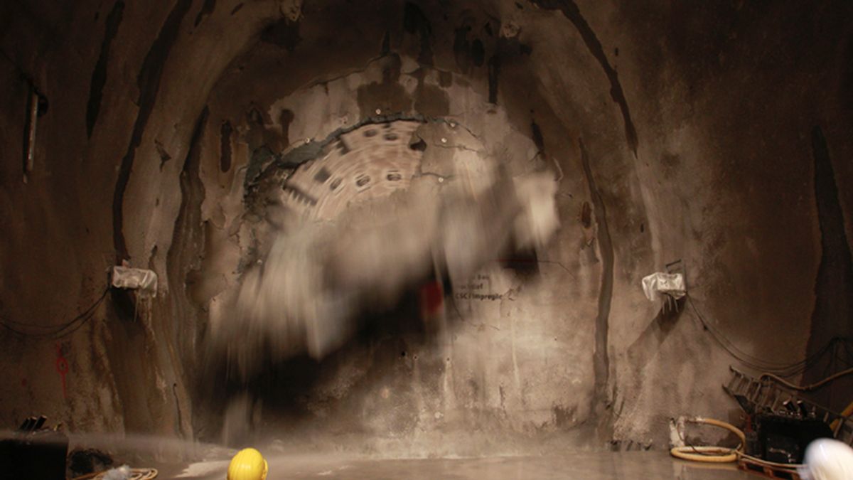 Termina en Suiza la perforación del túnel más largo del mundo
