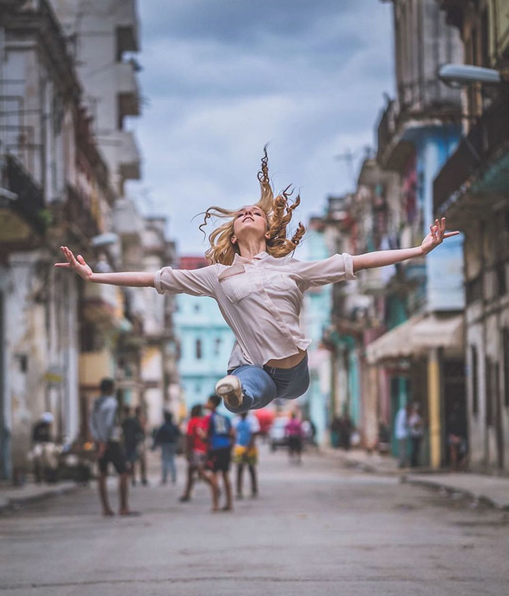 Así lucen bailarines de ballet en las calles de La Habana