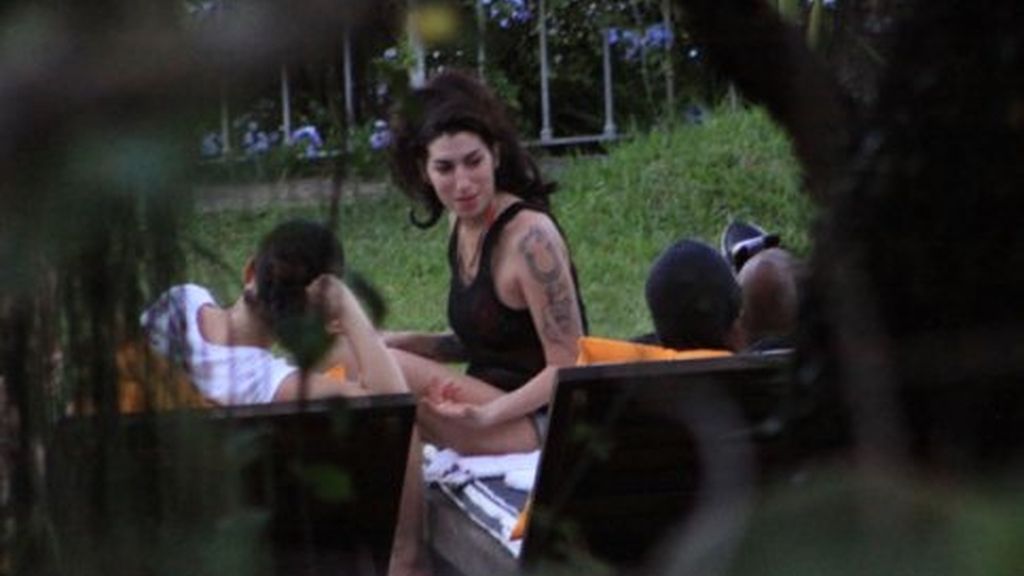 Amy Winehouse vuelve a hacer de las suyas en Brasil