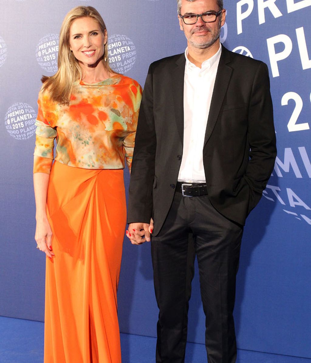 Judith Mascó, con un modelo oriental, acudió con su marido, Eduardo Vicente