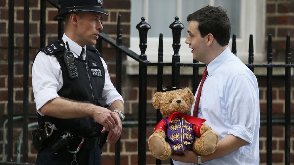 El bebé, tercero en la línea de sucesión, ha pesado 3.700 gramos