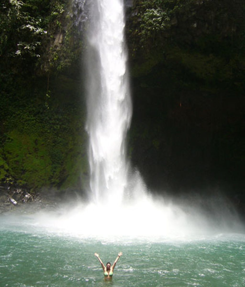 Baño en las Cataratas de la Fortuna