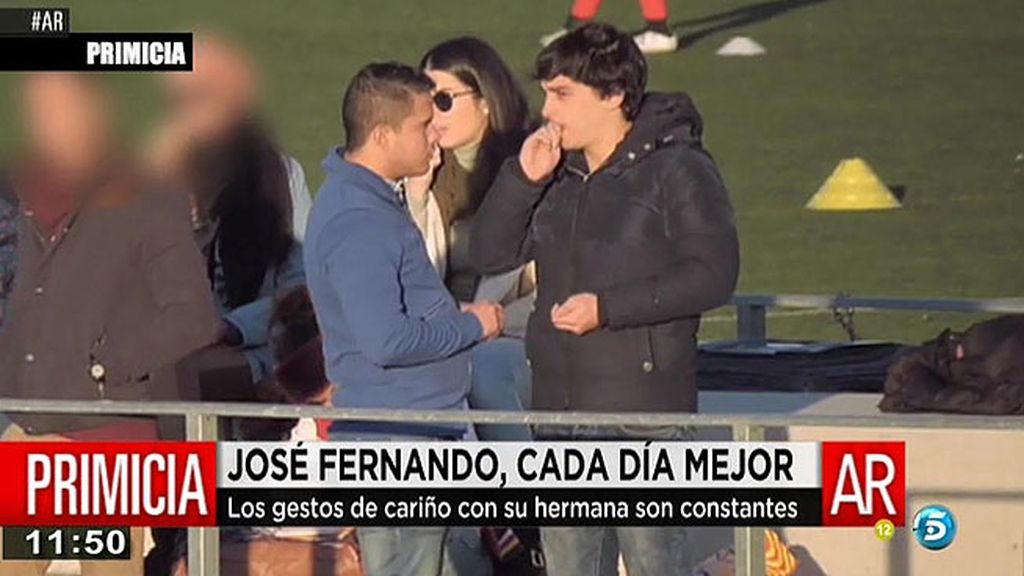 José Fernando, muy recuperado, disfruta con su hermana de un tarde de fútbol