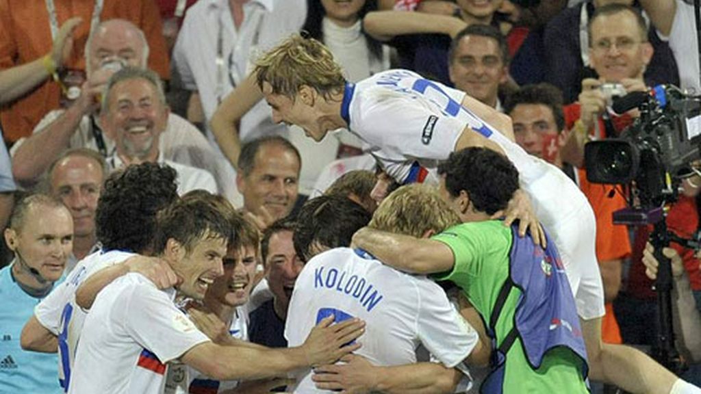 El equipo ruso celebra su victoria frente a Holanda por 3 goles a 1