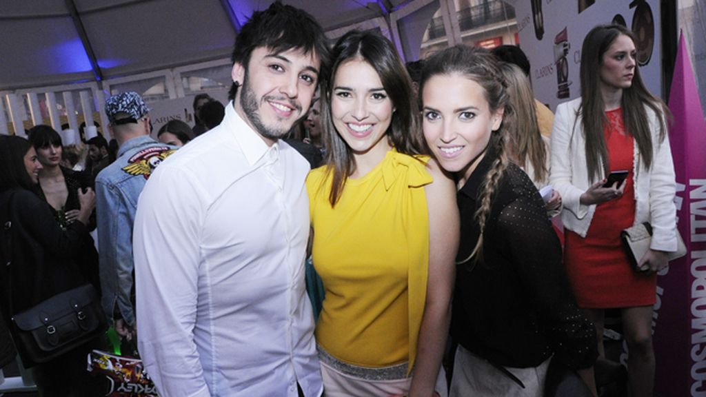 Gabriel Llanos, Cristina Brondo, con vestido de Miriam Ocariz, y Ana Fernández