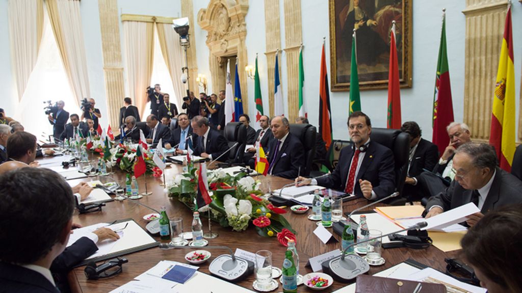 El presidente del gobierno, Mariano Rajoy, en la cumbre del grupo '5+5" celebrada este viernes en Malta