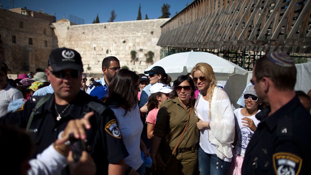 Shakira y Piqué pasan de la playa y visitan Jerusalén