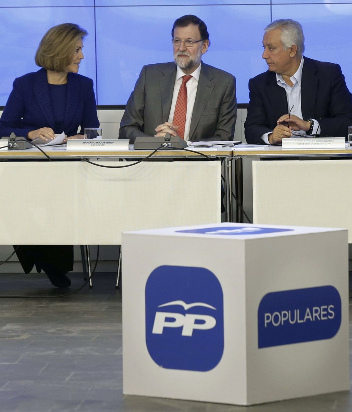 María Dolores de Cospedal, Mariano Rajoy y Javier Arenas en Génova