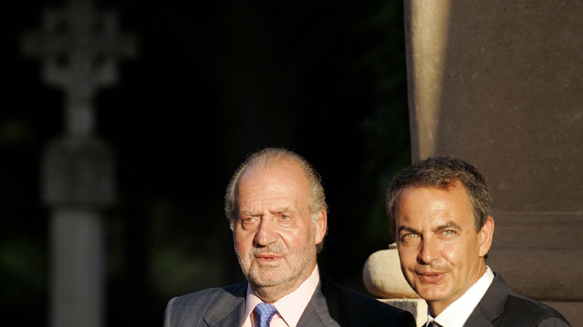 Reunión entre el Rey y Zapatero