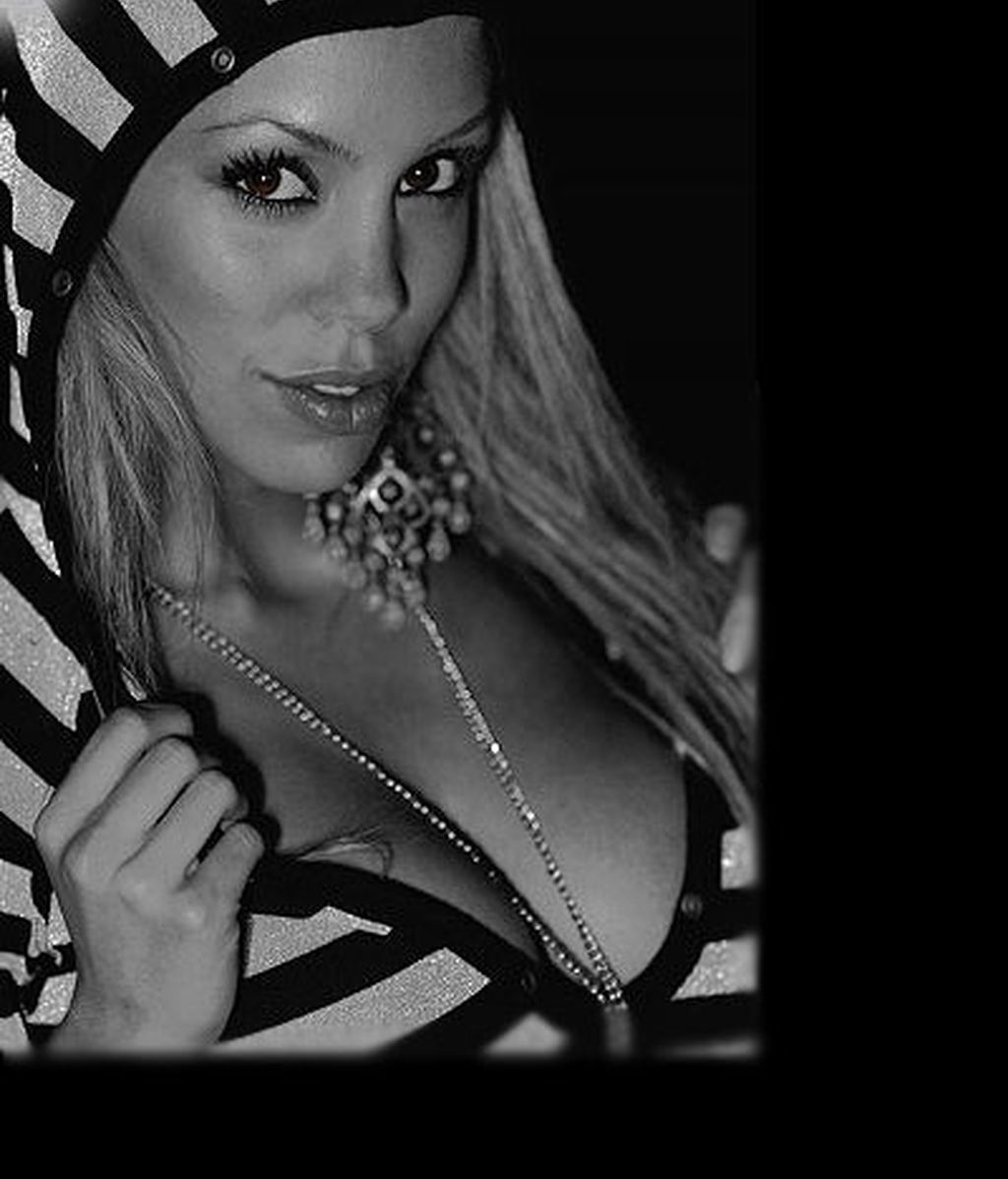 Silvia, un bombón para Manuel