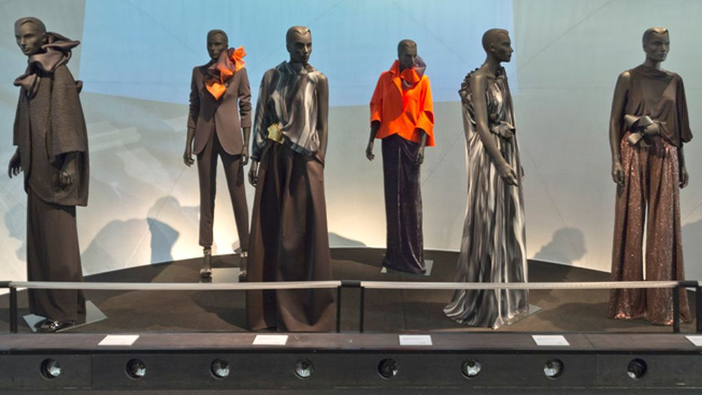 El Museo del Traje presenta la exposición de arte y moda del diseñador Ulises Mérida