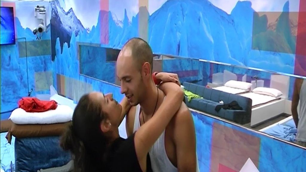 La reconciliación entre Omar y Lucía acaba en beso