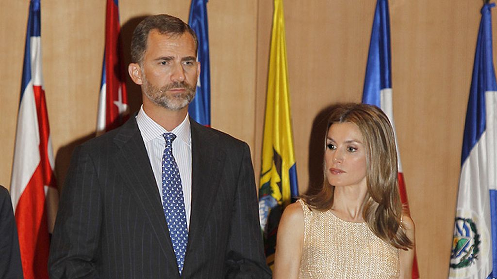 Letizia, arreglos en el pelo; Felipe, vuelve a la barba